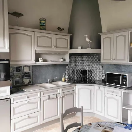 Sea-facing In La Flotte-en-re Willa *